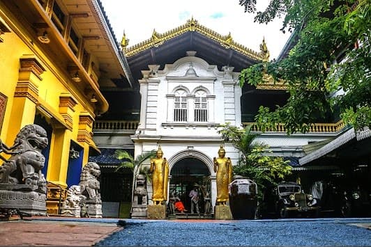 Gangaramaya Buddhist Temple